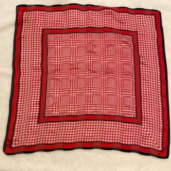 Adrienne Vittadini designer red houndstooth scarf wrap retro 34"x35" - Picture 5 of 9